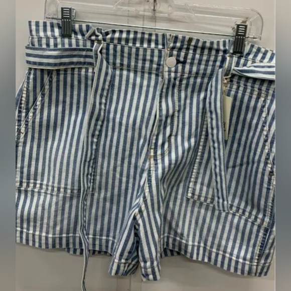 A New Approach Pants - NWT A New Approach Women Blue White Shorts Size 12